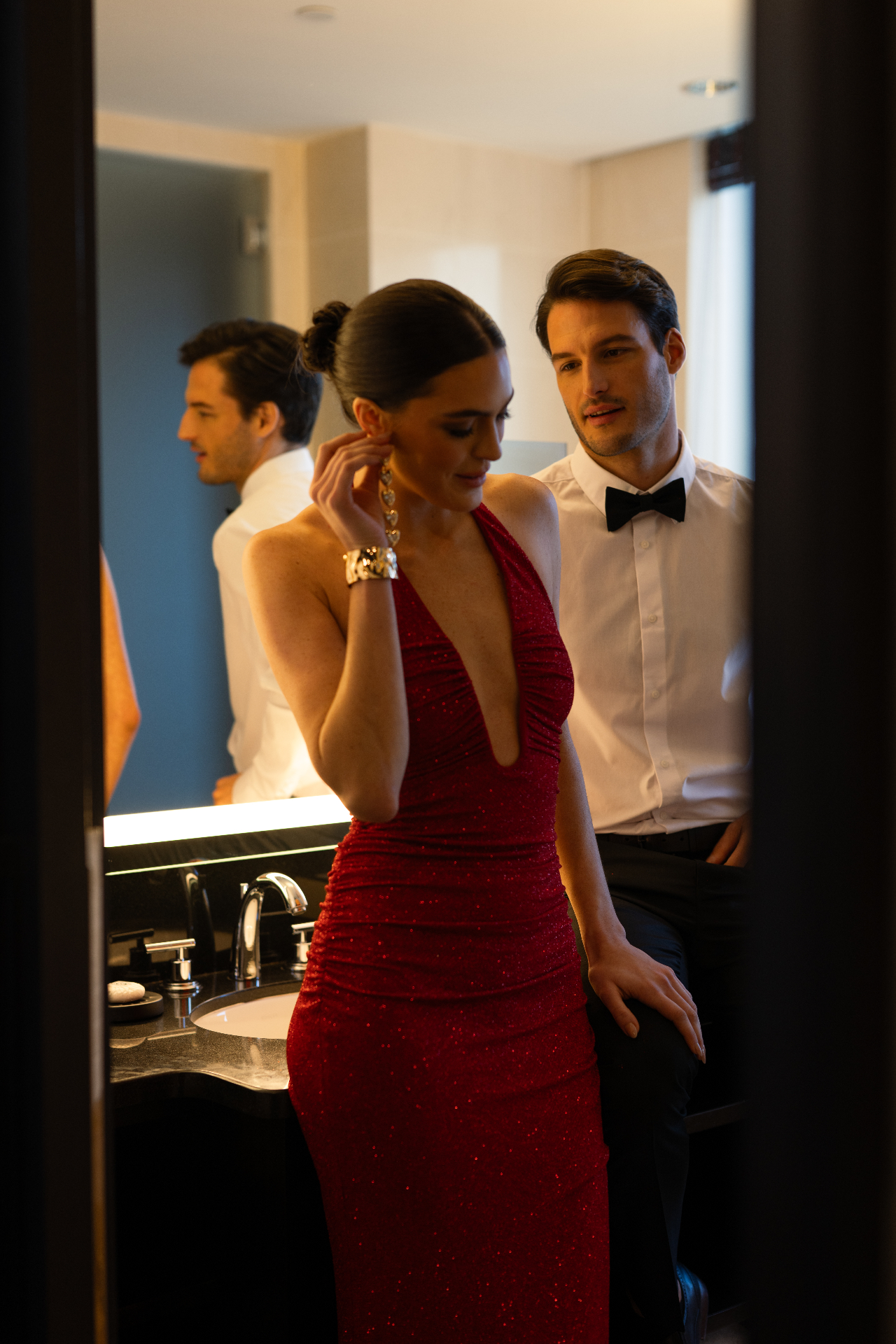 Levi Lomey for Mandarin Oriental - color story, rooftop portrait with Manhattan skyline.