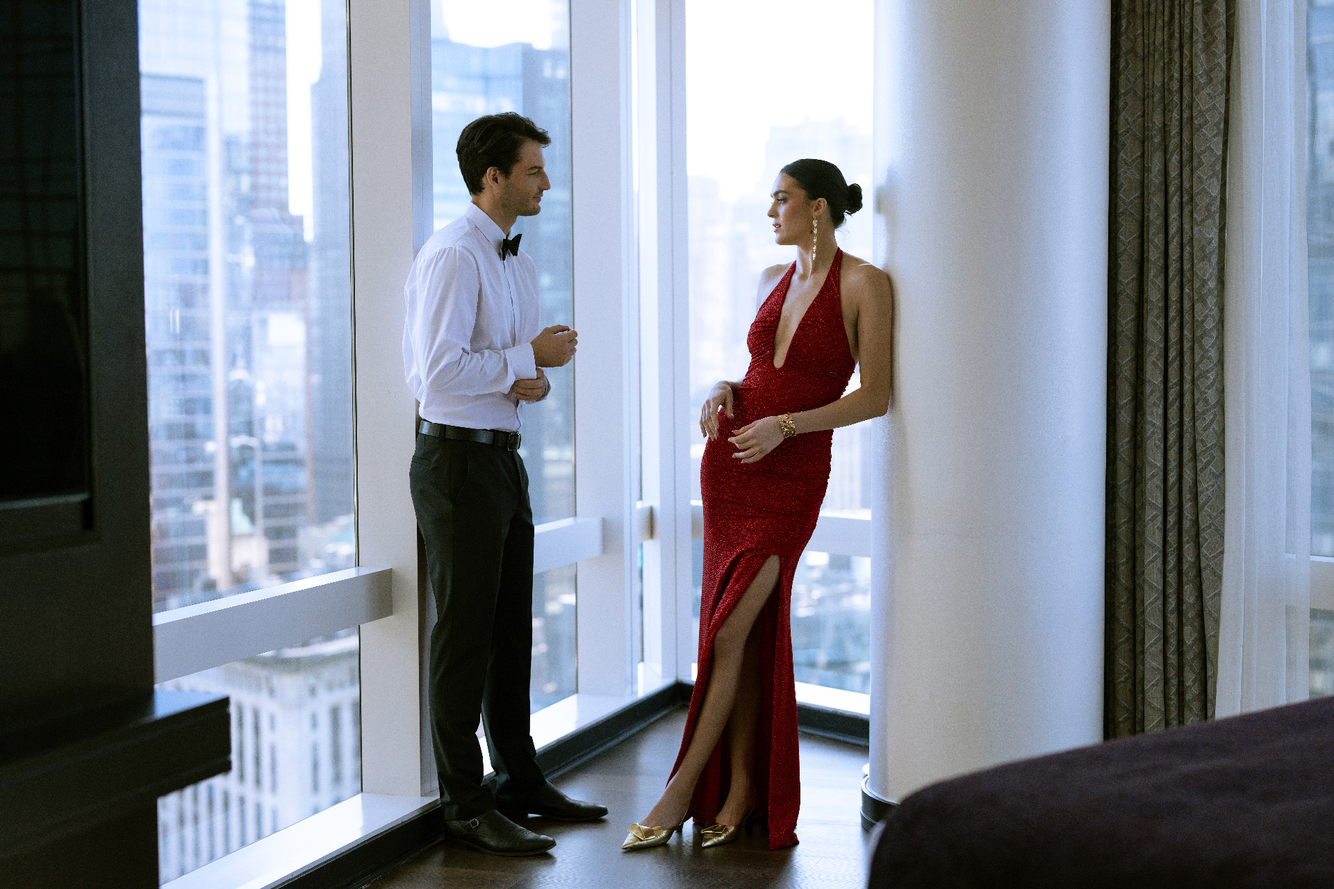 Levi Lomey for Mandarin Oriental - color story, rooftop portrait with Manhattan skyline.